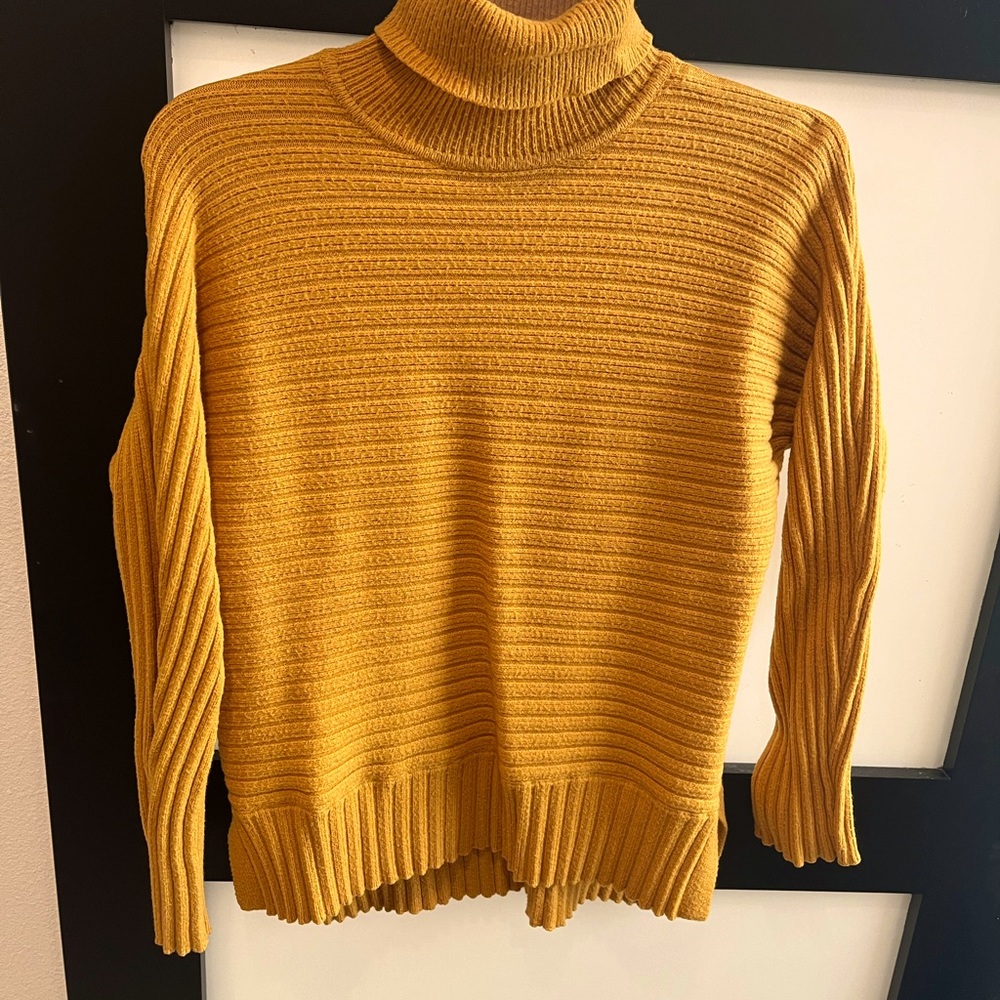 Jones New York Small mustard yellow turtle neck sweater.